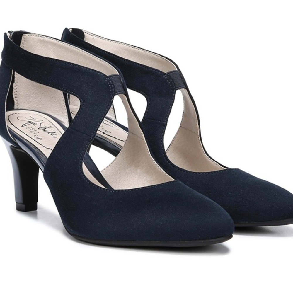 Women's Giovanna Pump Navy Heel